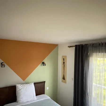 Champs Bernard Apartment
